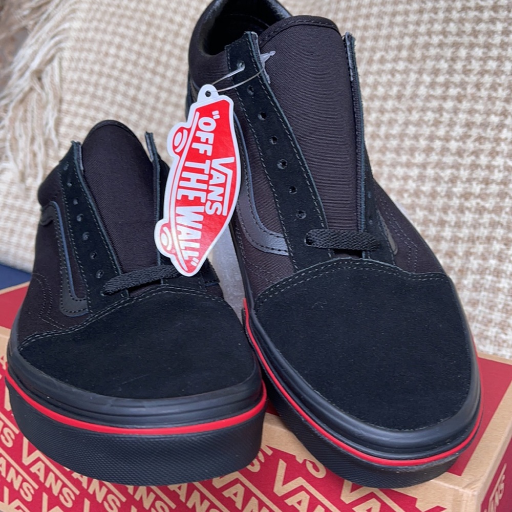 Vans Men’s Old Skool
(Flame Wall) Black/Black
VN0A38G1Q8Q
Sneakers - Picture 8 of 16